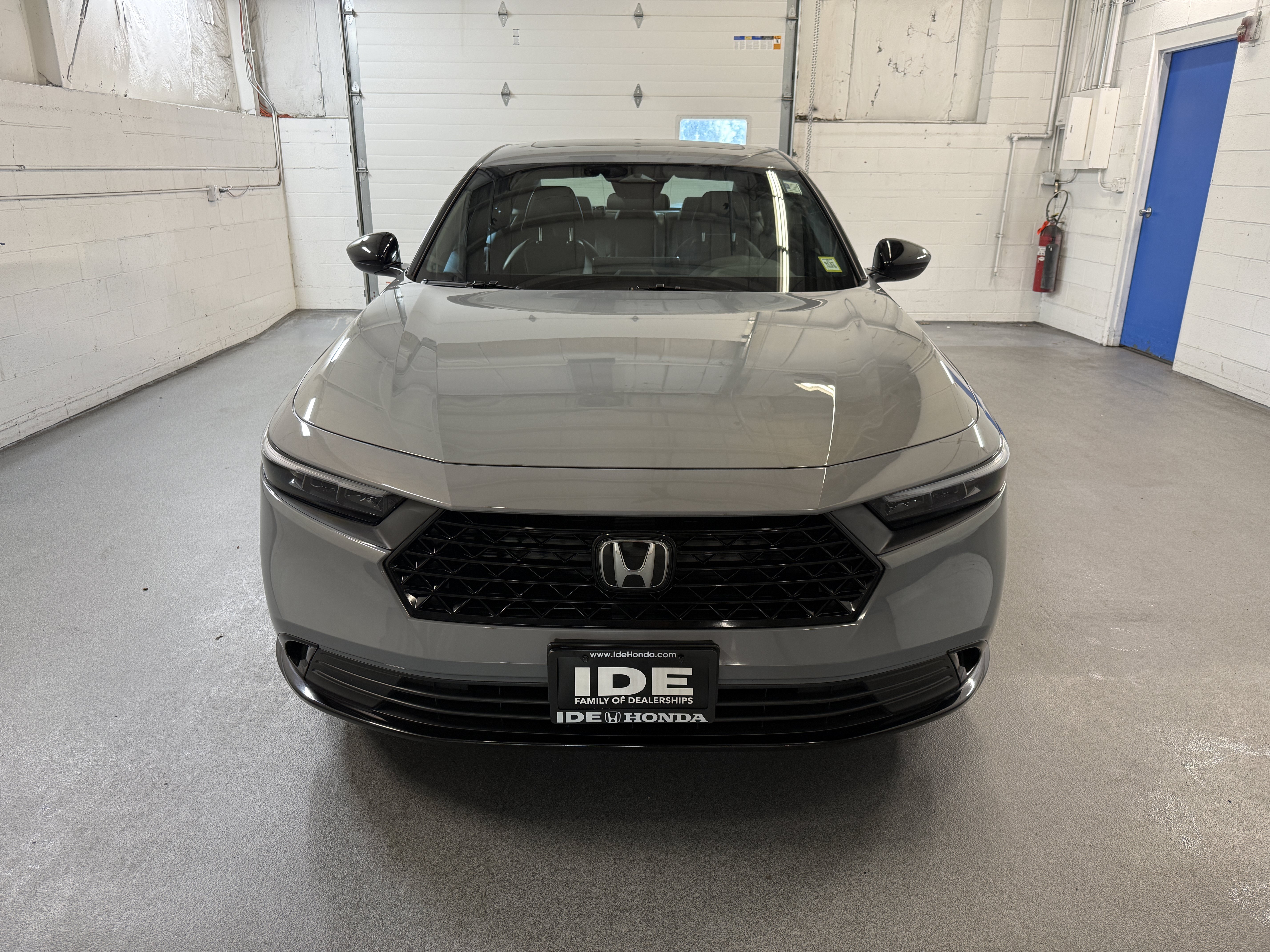 Certified Used 2025 Urban Gray Pearl Honda Sport-L image 3