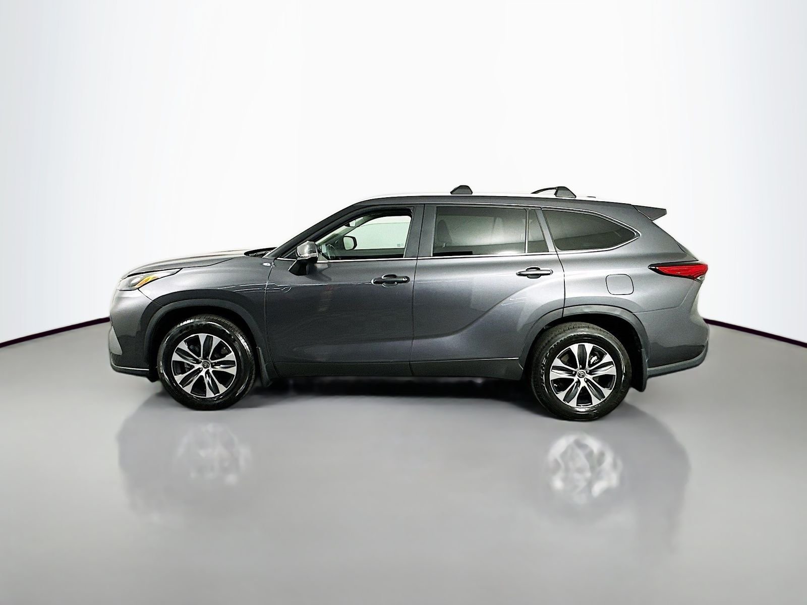 Used 2023 Magnetic Gray Metallic Toyota XLE image 4