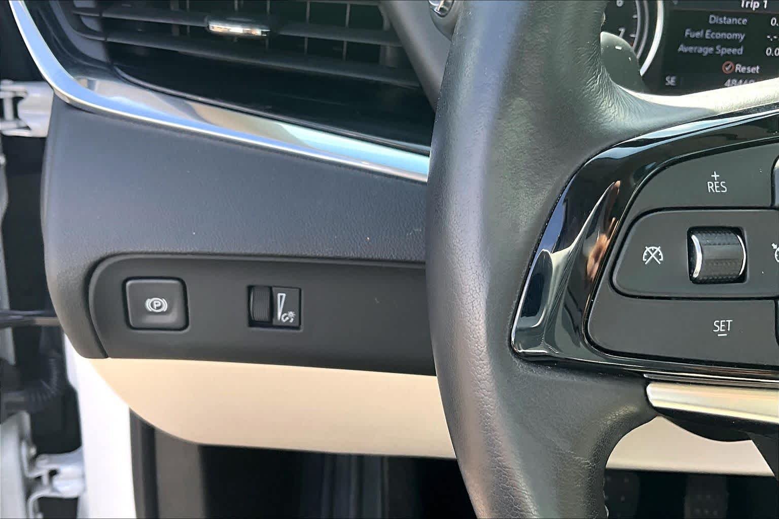 Used 2024 White Frost Tricoat Buick Essence image 46