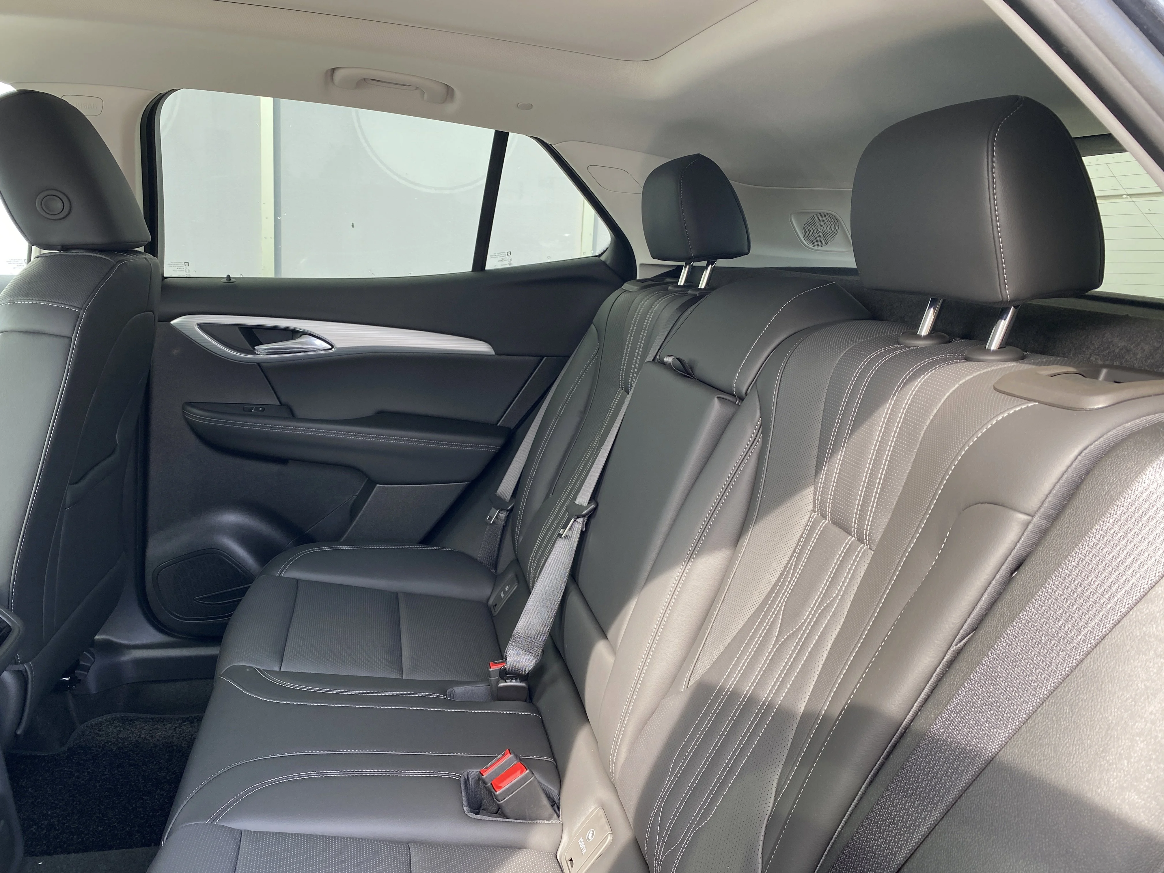 New 2026 QUARTZ BLUE METALLIC Buick Avenir image 29