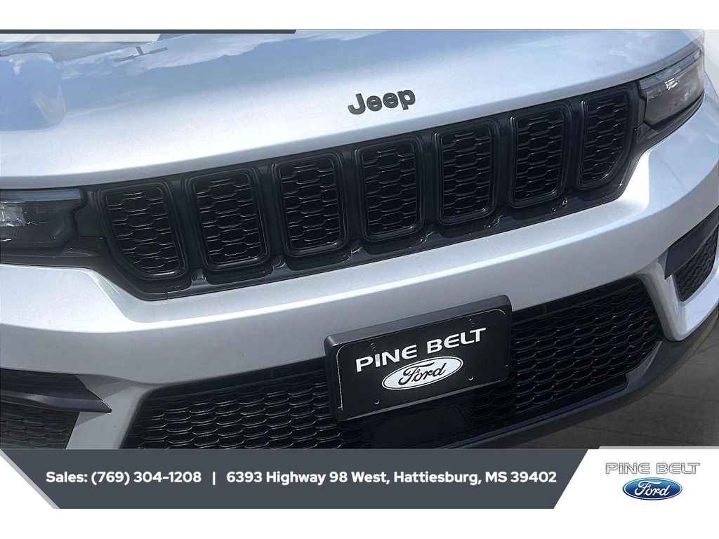 Used 2023 Silver Zynith Jeep Altitude image 22