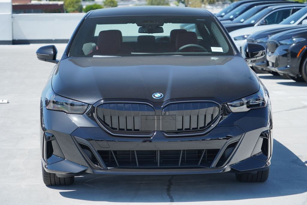 New 2027 Black Sapphire Metallic BMW 550e xDrive image 2