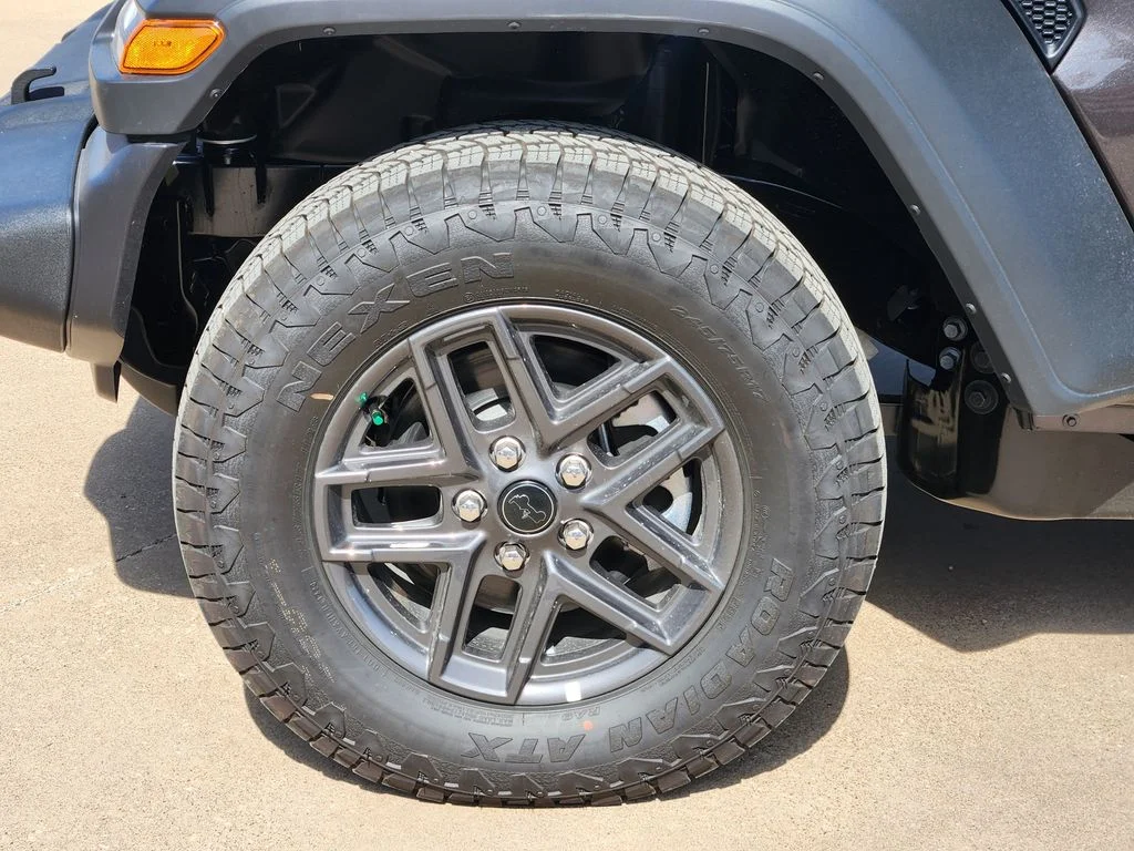 New 2026 granite crystal metallic clearcoat Jeep Sport RHD image 7