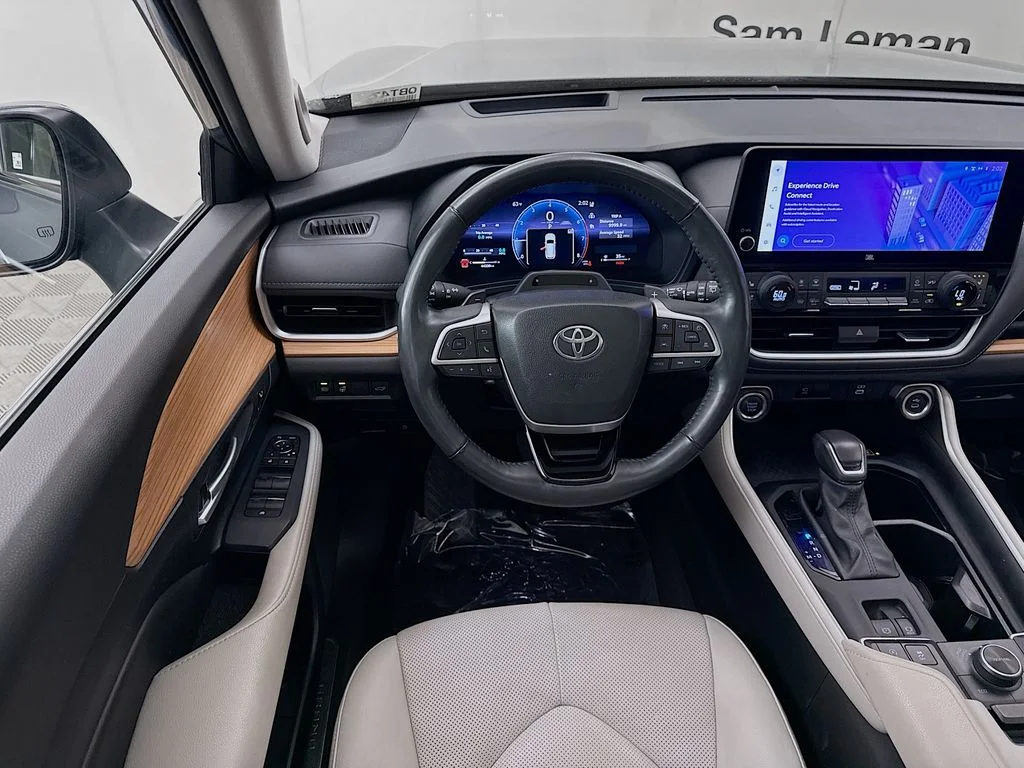 Used 2024 White Toyota Platinum image 23