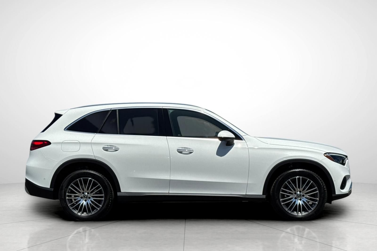 New 2026 Polar White Mercedes-Benz GLC 300 image 32