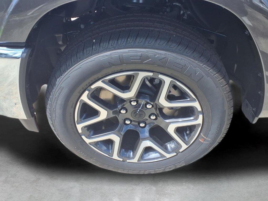 New 2026 Granite Crystal Metallic Clear-Coat Exterior Paint RAM Laramie image 7