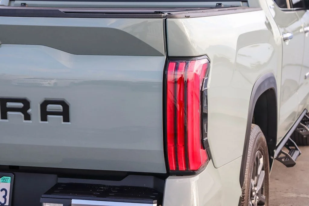 Used 2022  Toyota Limited image 10