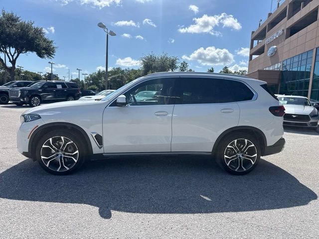 Used 2025 Alpine White BMW sDrive40i image 2