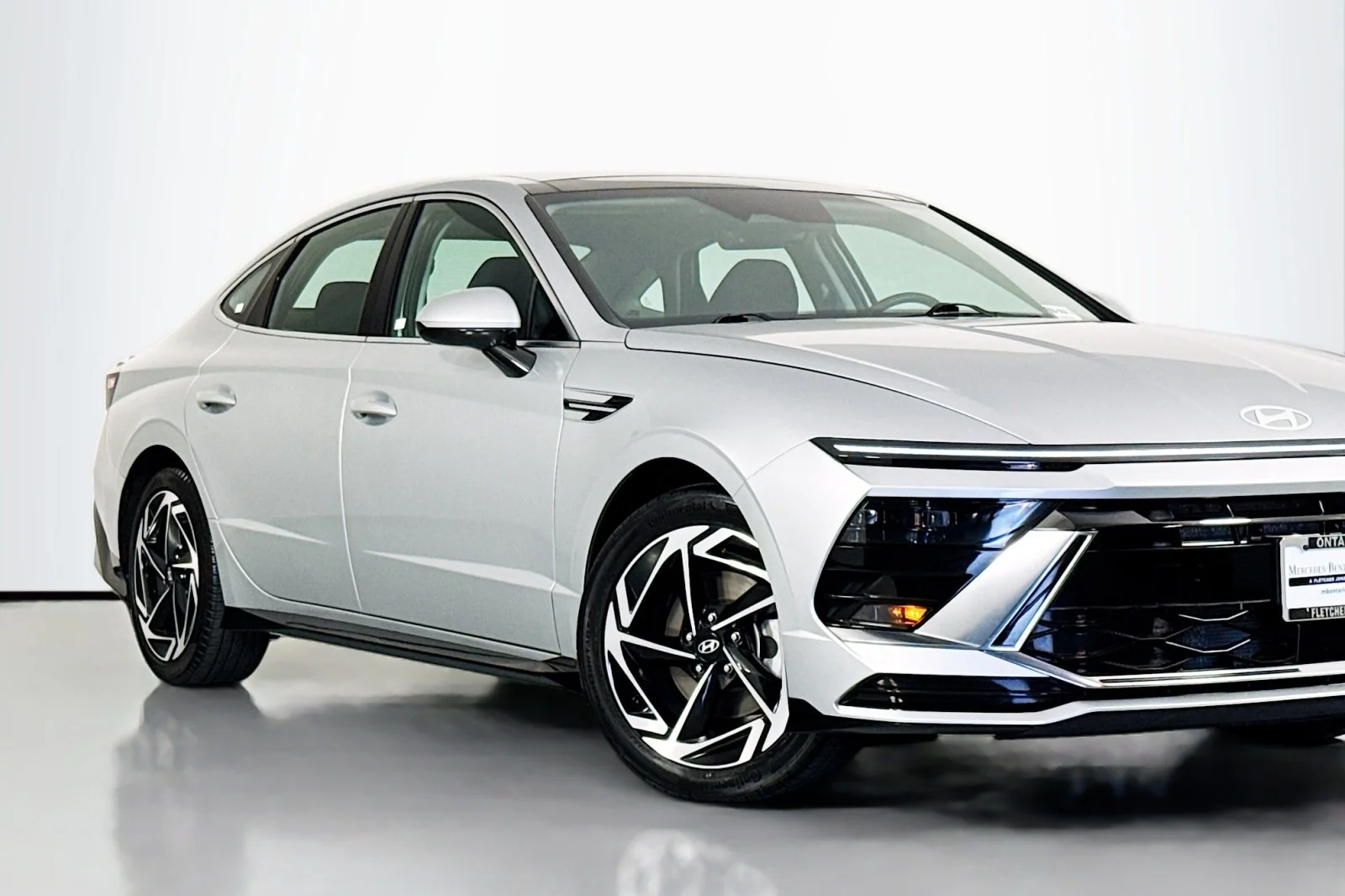 Used 2024 Aero Silver Hyundai SEL FWD image 14