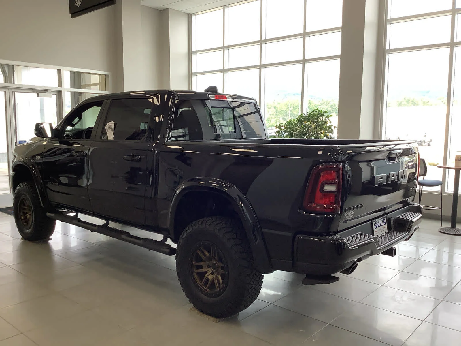 New 2026 Diamond Black Crystal Pearlcoat Ram Laramie image 4