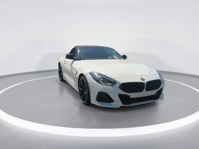 Used 2023 White BMW sDrive30i image 3