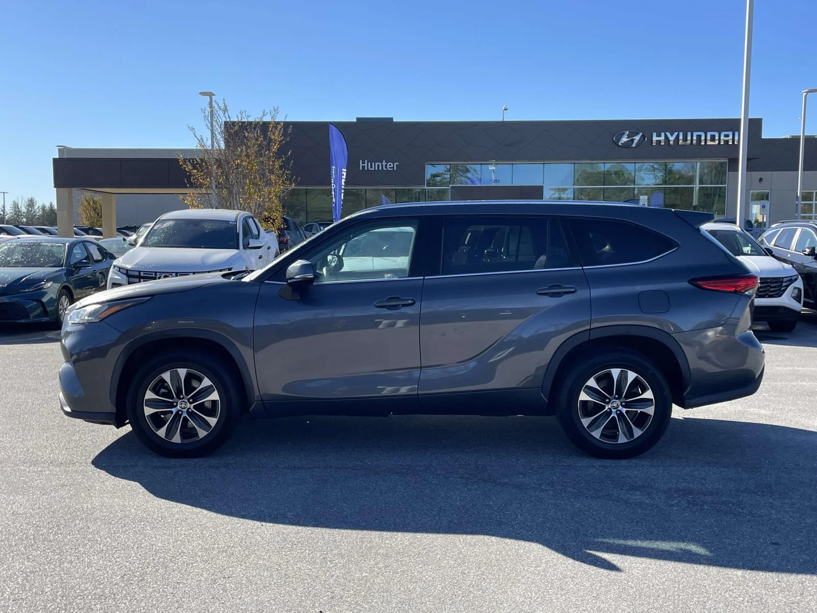Used 2020 Magnetic Gray Metallic Toyota XLE image 25