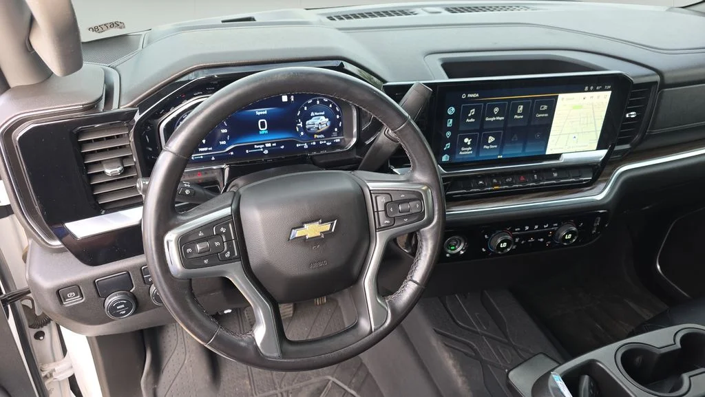 Used 2022 White Chevrolet LT image 18