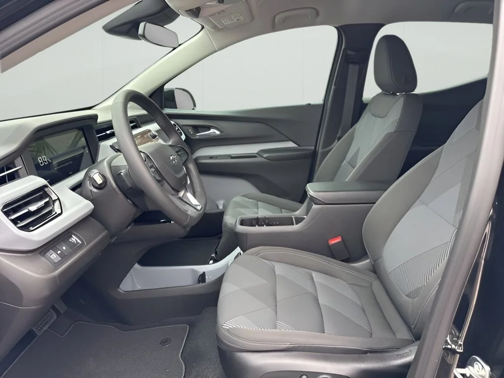 New 2027 Mosaic Black Metallic Chevrolet LT image 7