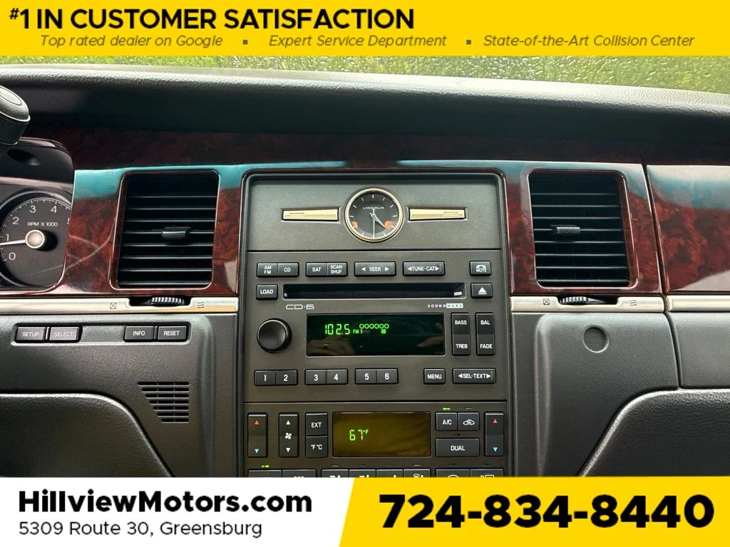 Used 2009 Black Clearcoat Lincoln Signature image 28
