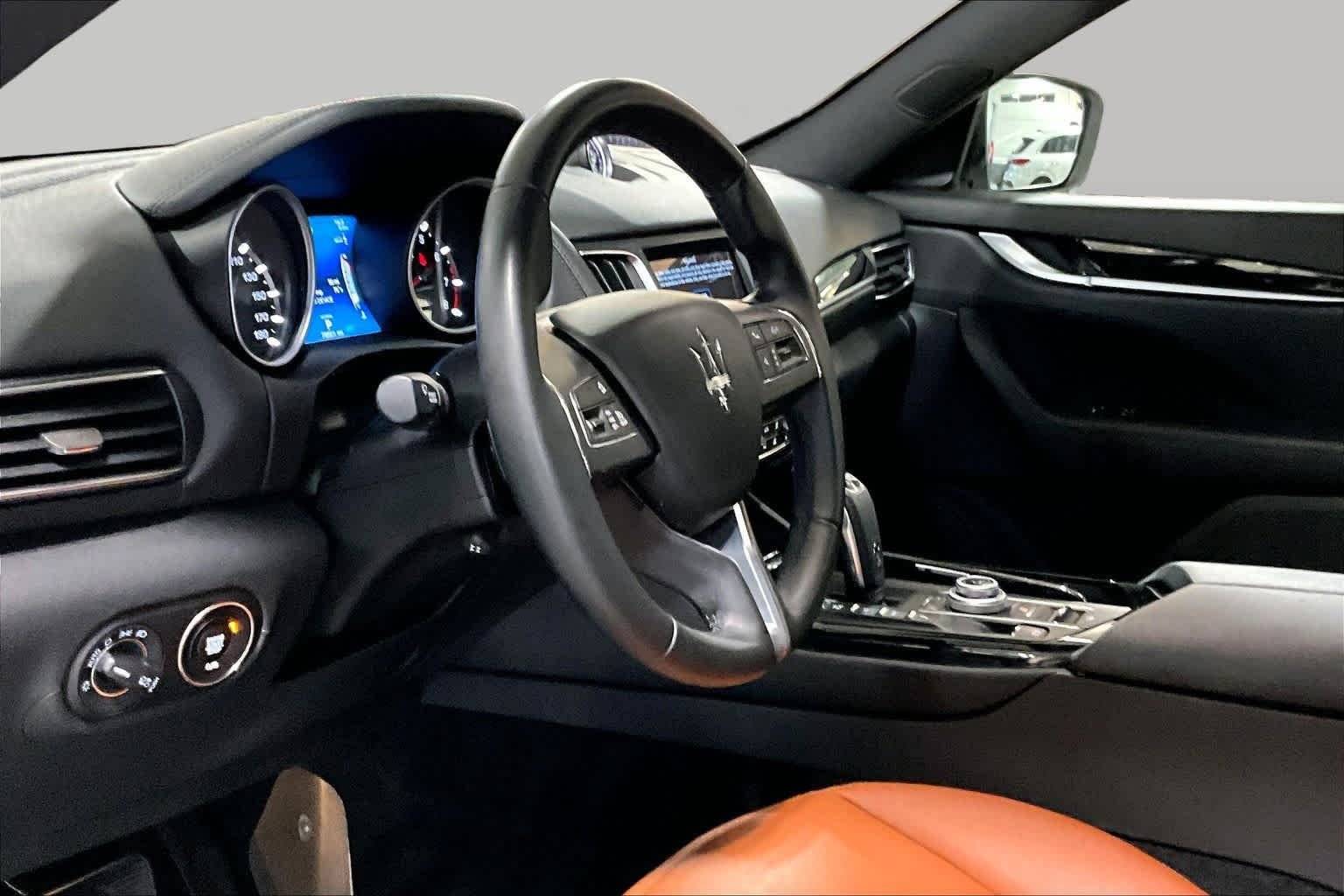 Used 2019 Bianco Maserati  image 18
