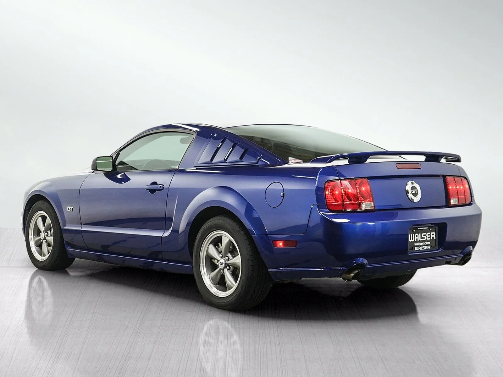 Used 2005  Ford GT Premium image 3