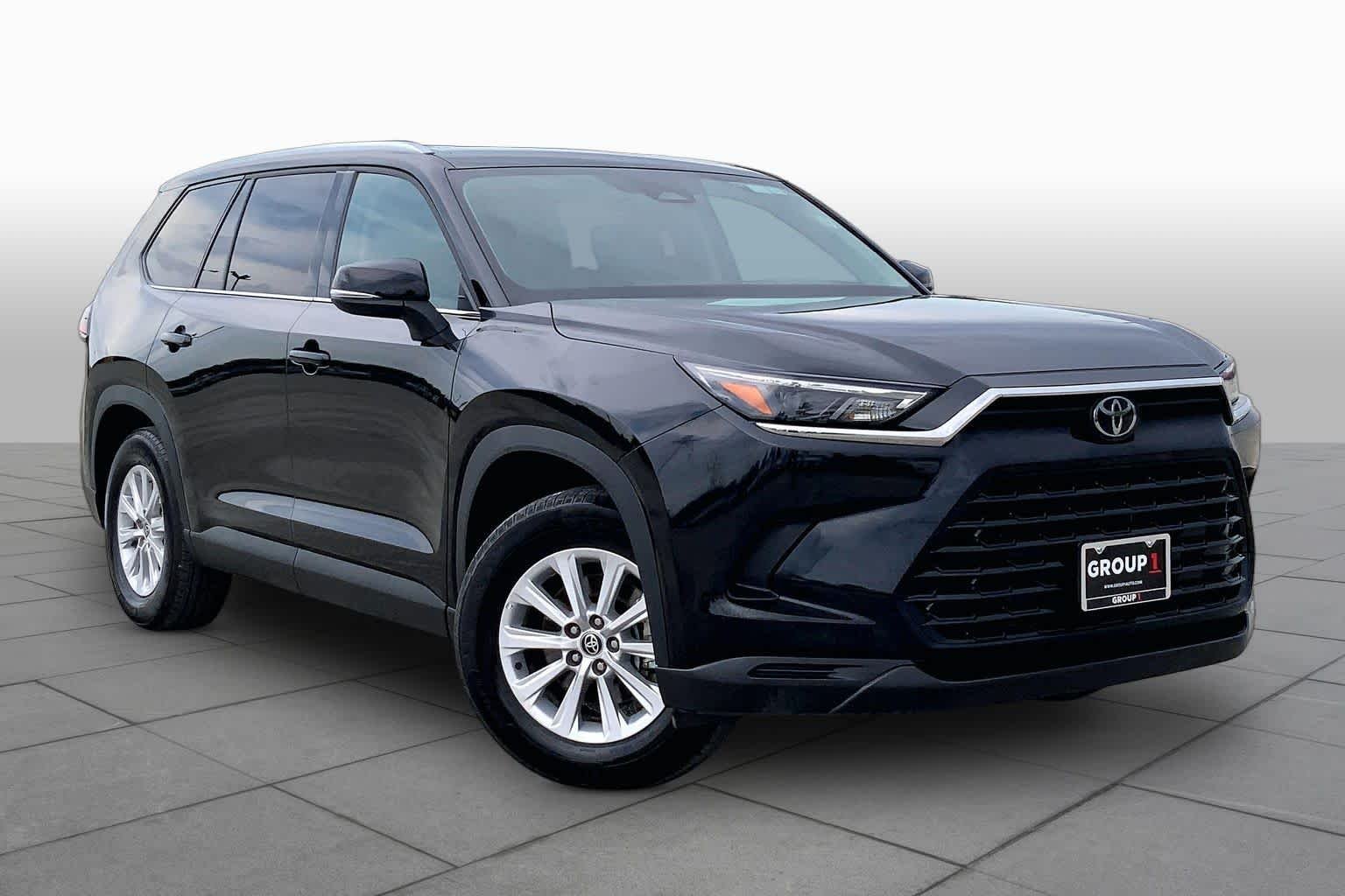 Used 2025 Midnight Black Metallic Toyota XLE image 3