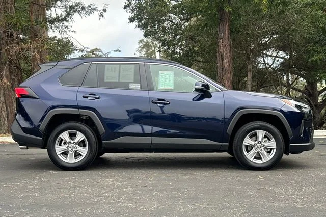 2025 Toyota RAV4 XLE - Photo 3