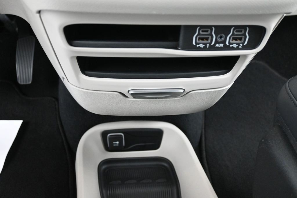 Used 2024 Silver Mist Clearcoat Chrysler Touring L FWD image 13