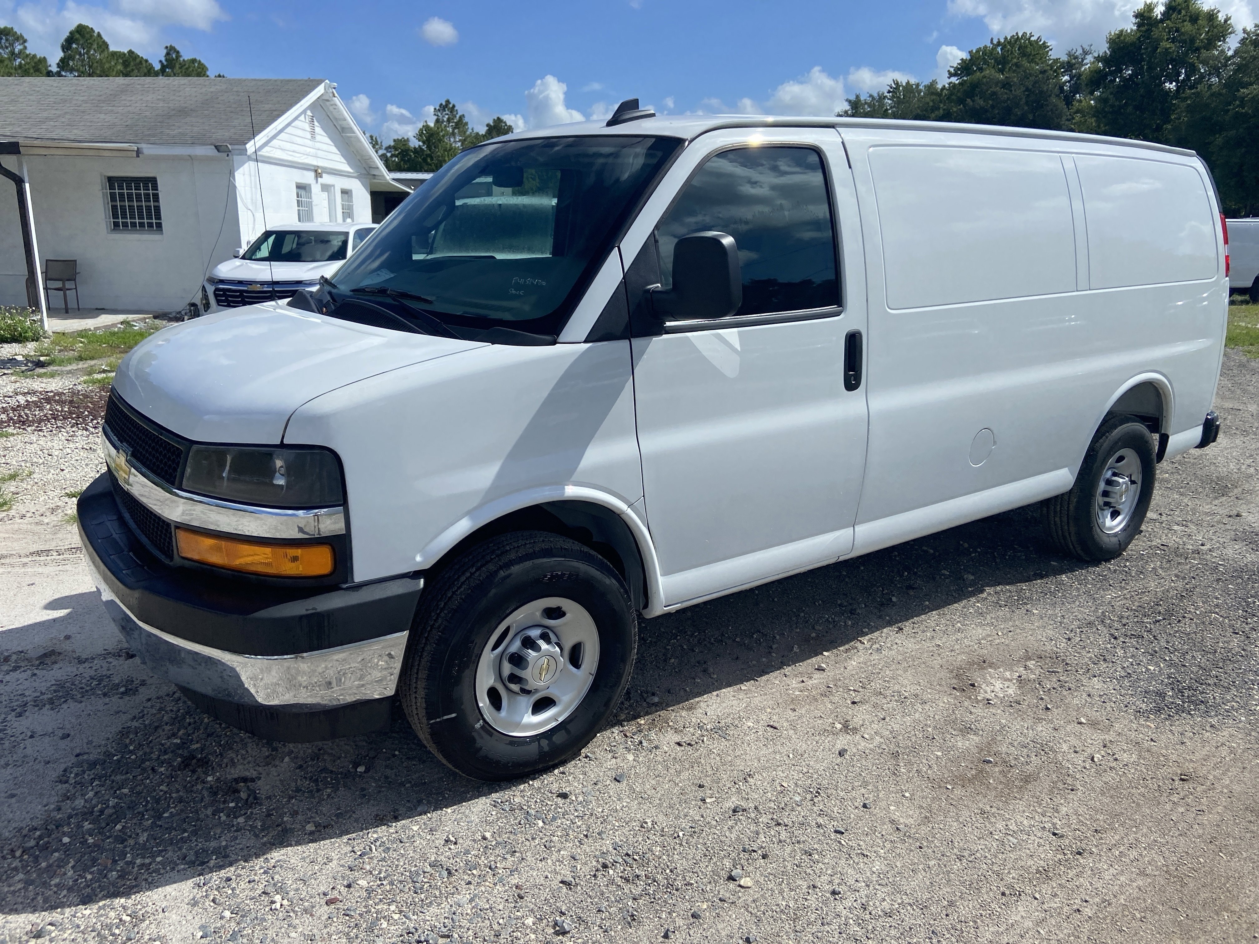 2025 Chevrolet Express 2500 Work Van HD's photo