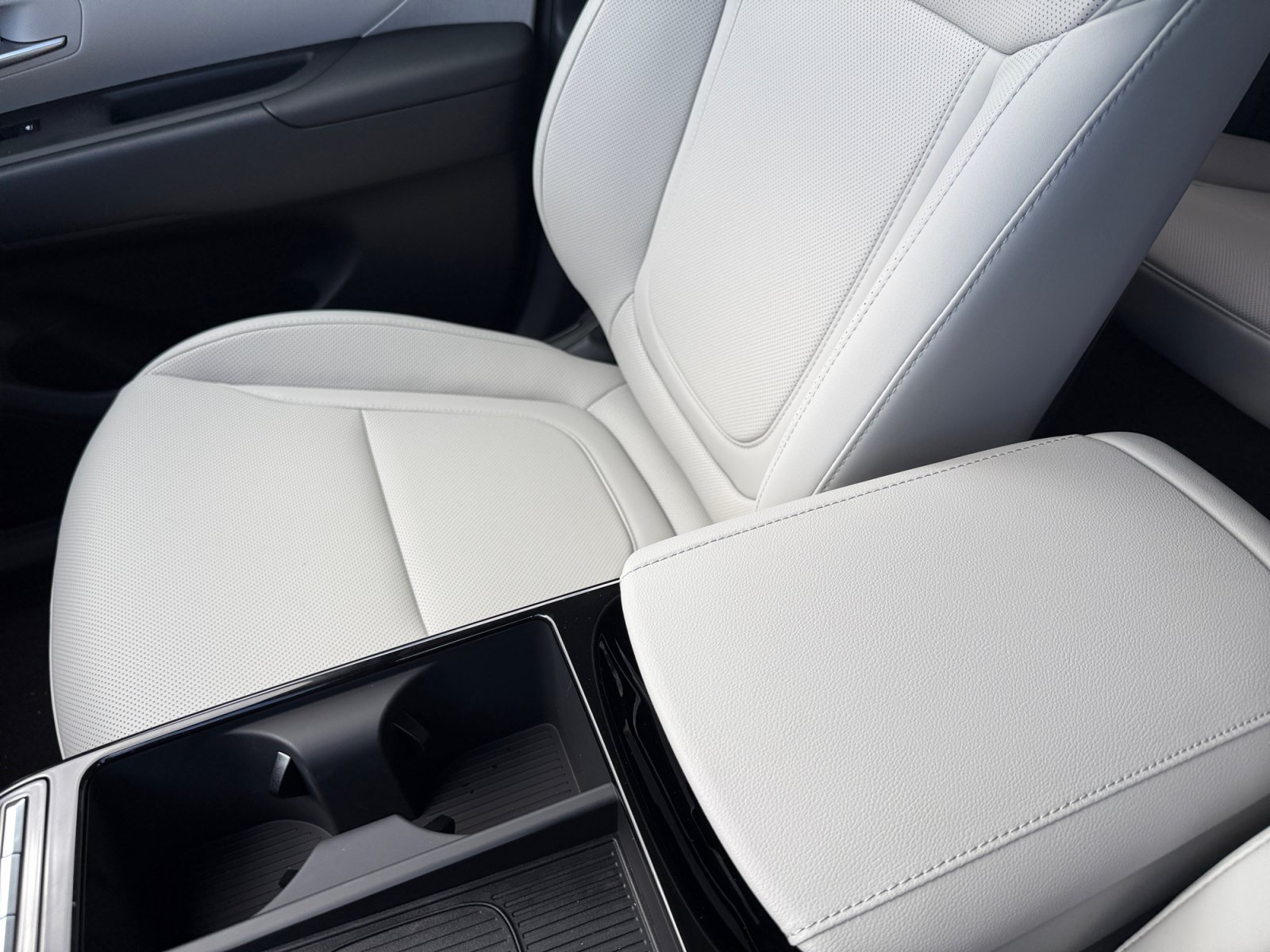 New 2026 Creamy White Pearl Hyundai SEL Convenience image 14
