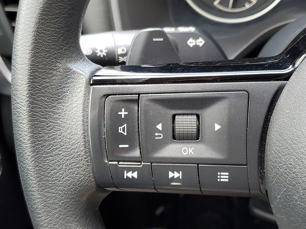 Used 2021 Glacier White Nissan S image 11