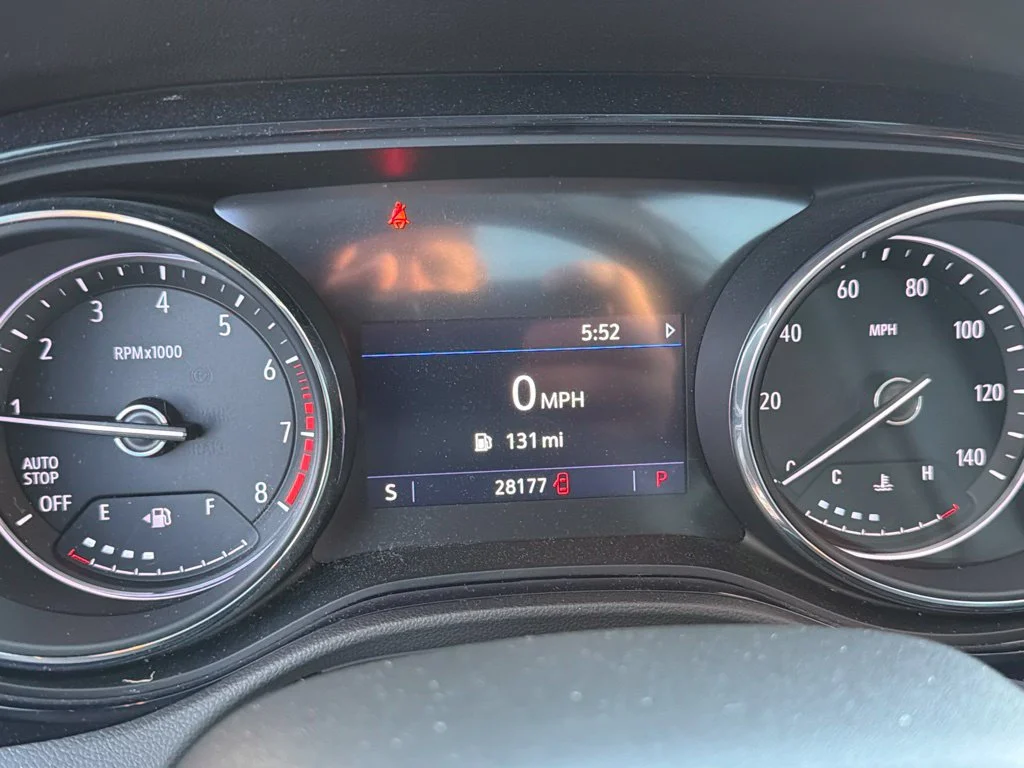 Used 2022 Red Buick Select image 10