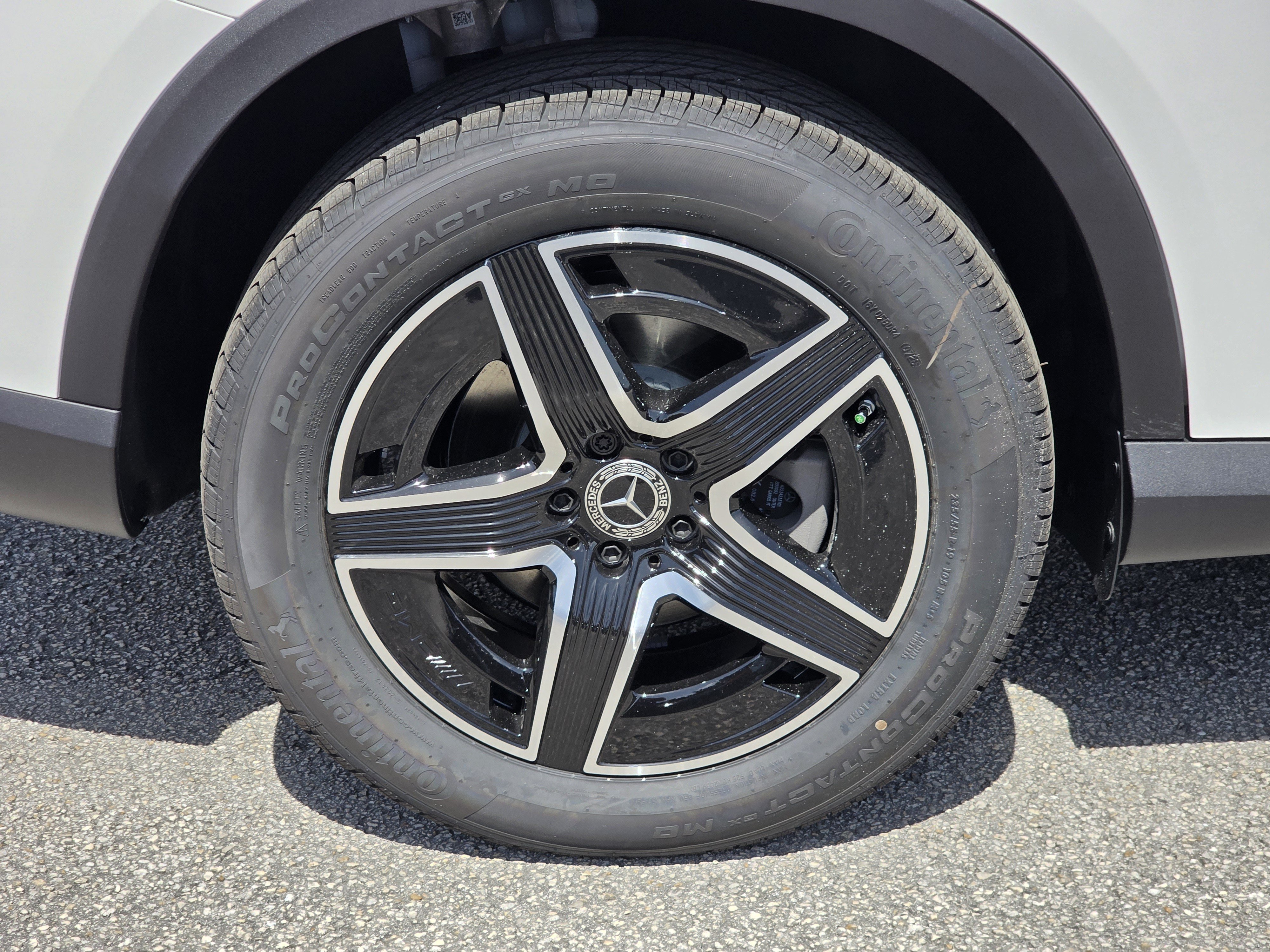 New 2026 Polar White Mercedes-Benz GLC 300 image 35