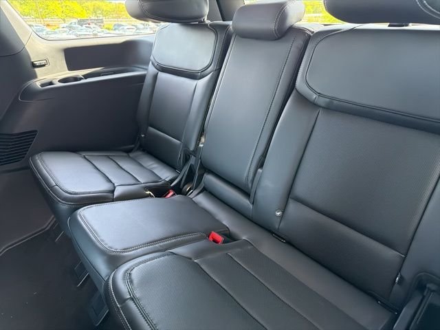 New 2026 Star White Metallic Tri-Coat Ford Platinum® image 11