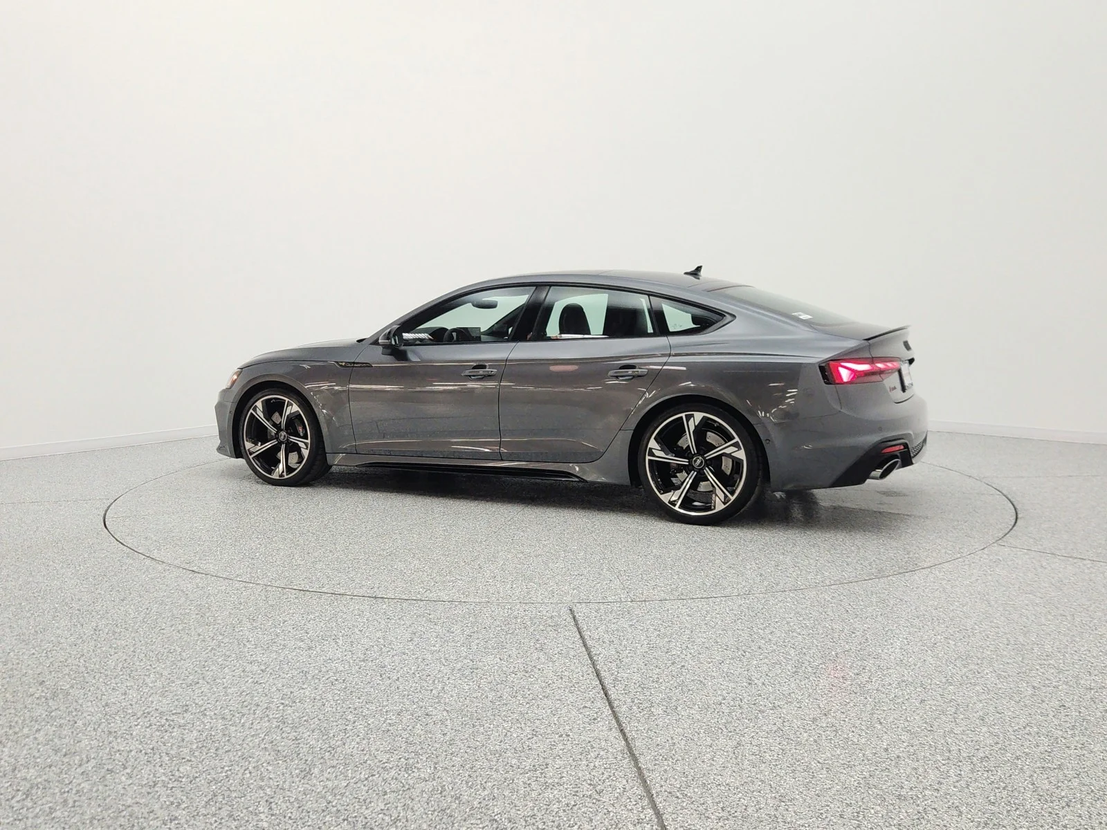 Used 2024 Daytona Gray Pearl Effect Audi 2.9 TFSI quattro image 8