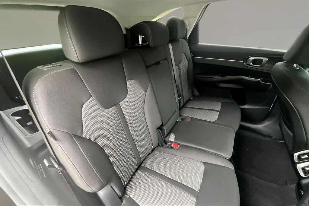 New 2026 Glacial White Pearl Kia LX image 10