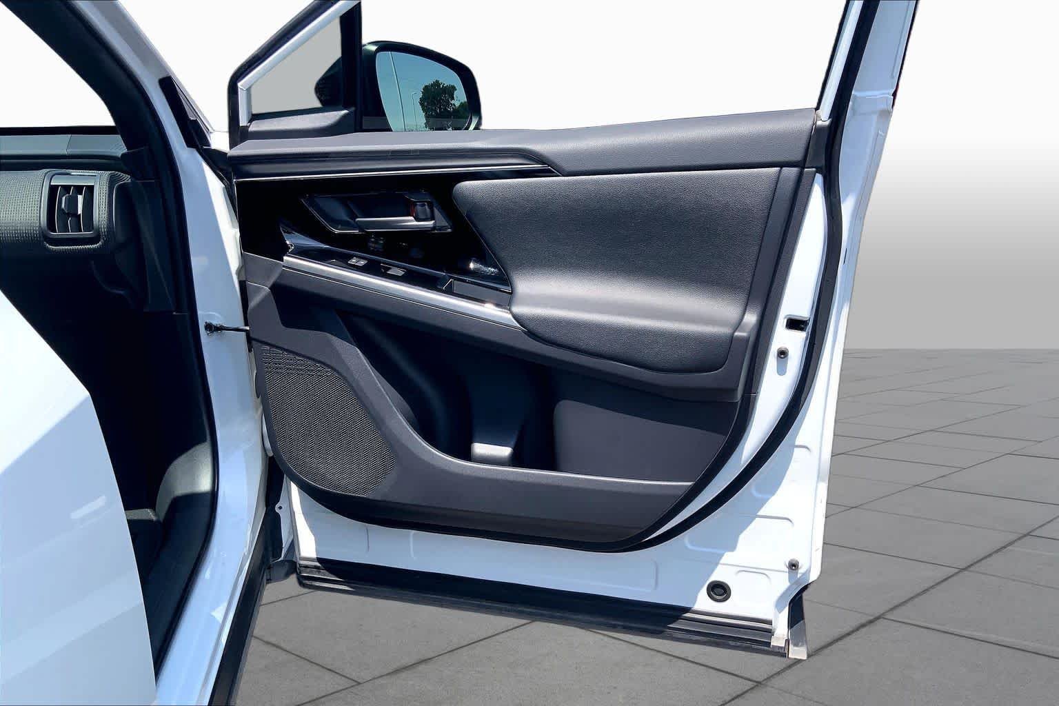 Used 2024 Wind Chill Pearl Toyota XLE image 22