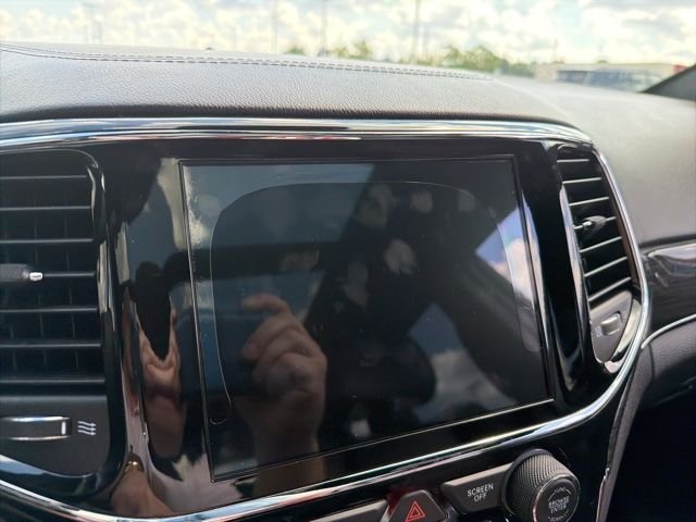 Used 2020 Red Jeep Overland image 16