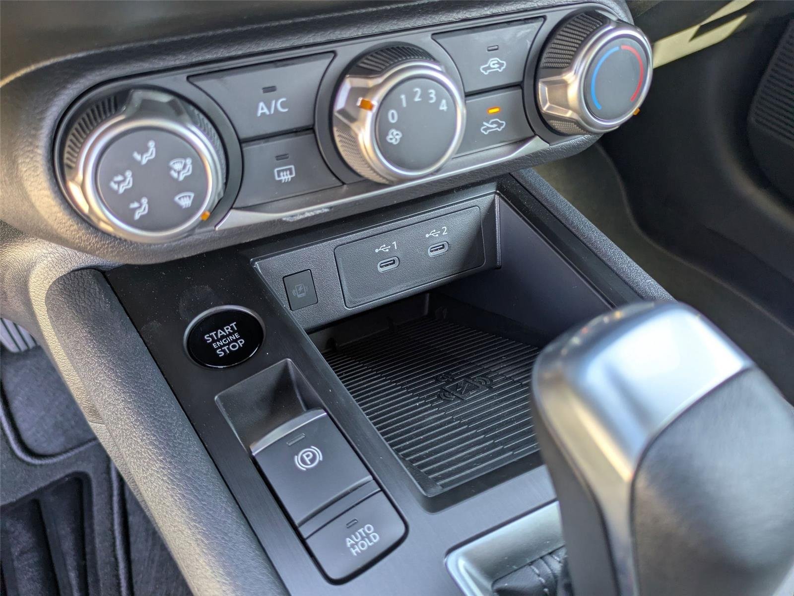 New 2025 Two-tone Aspen White TriCoat / Super Black Nissan SV image 18