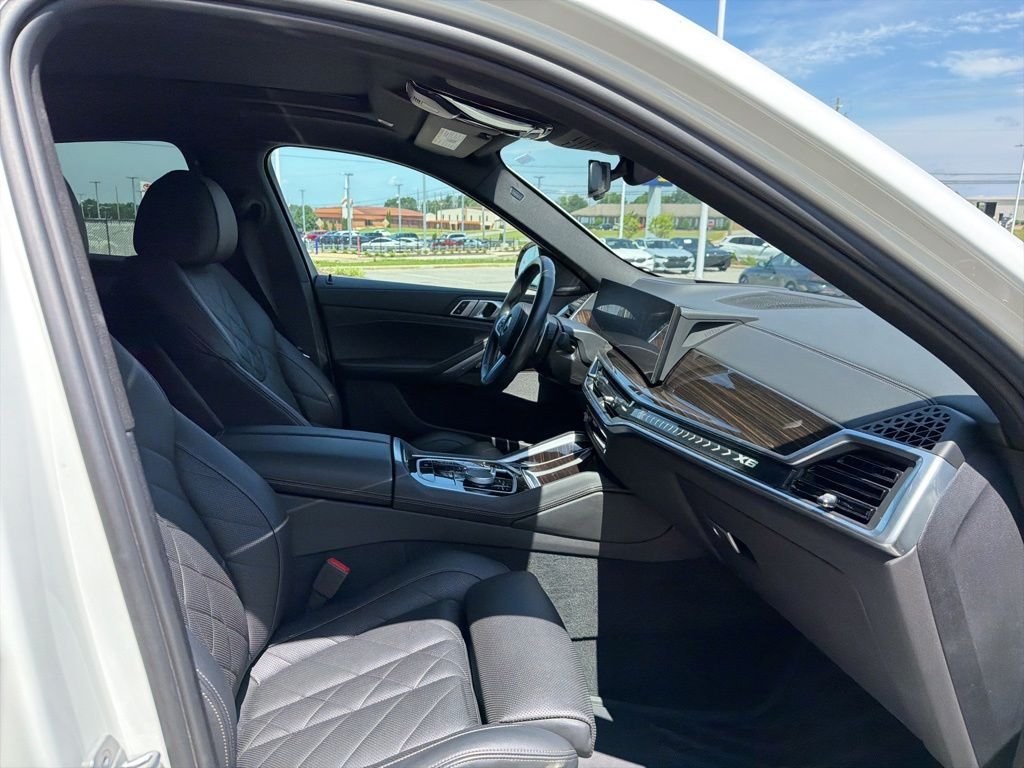 Used 2024 Alpine White BMW xDrive40i image 25