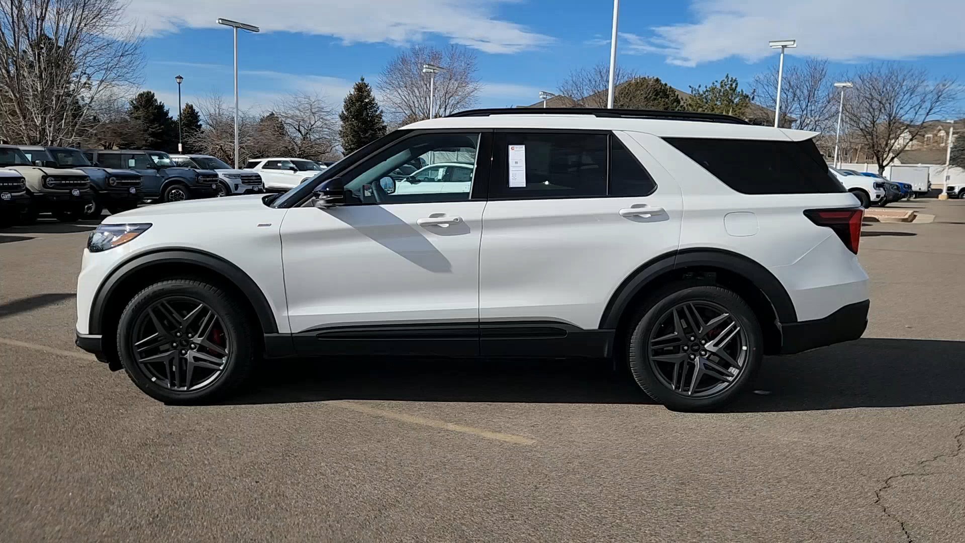 2026 Ford Explorer ST-Line - Photo 14