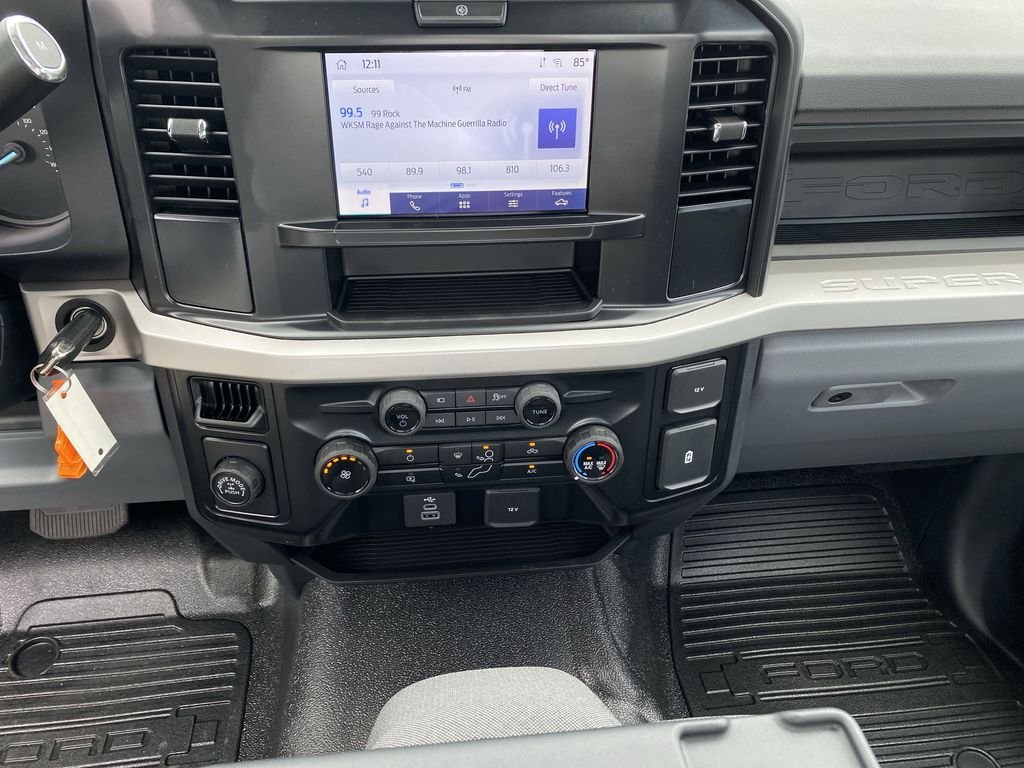 New 2025 Oxford White Ford F-350® XL image 24