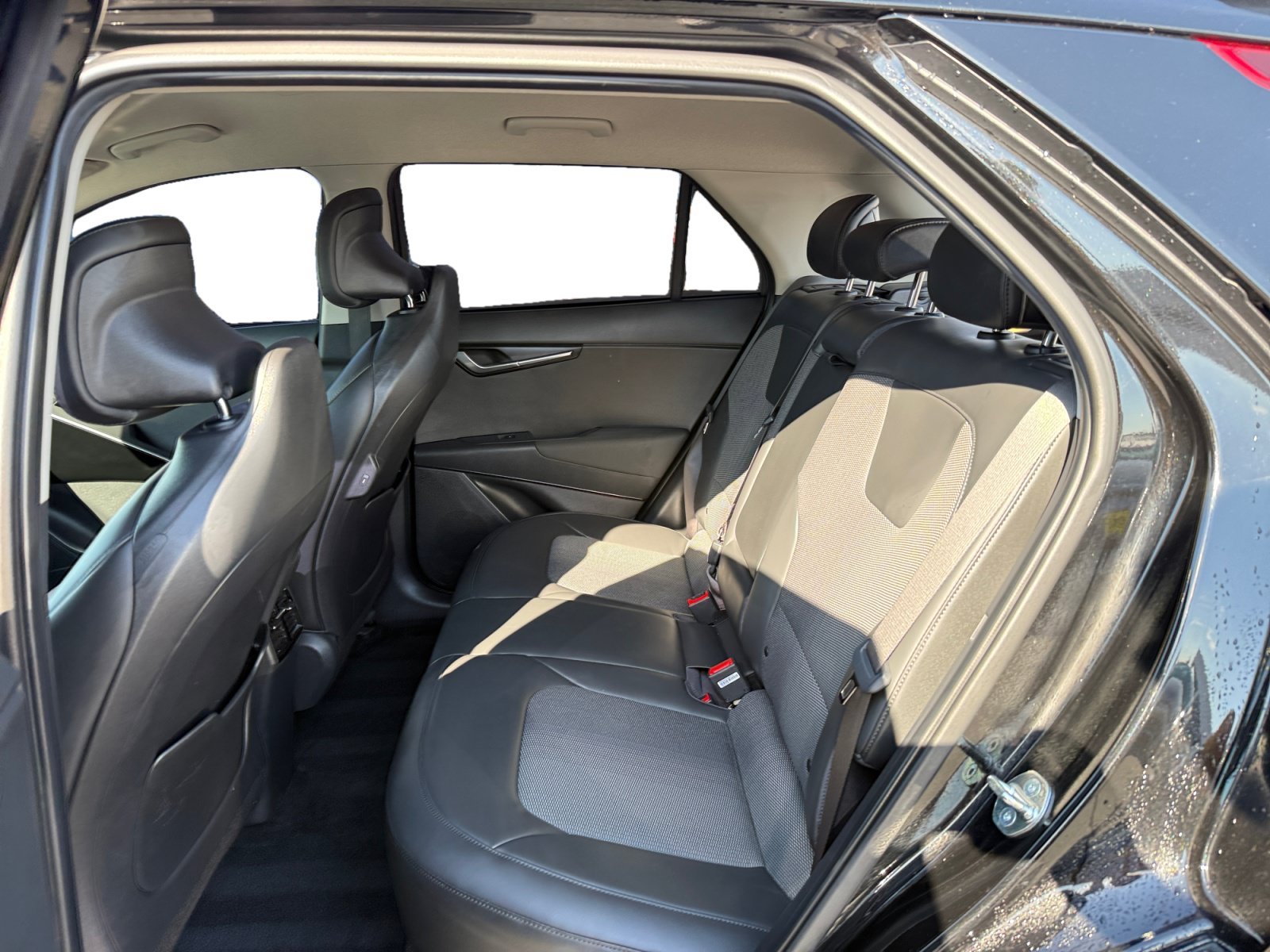 Used 2023 Aurora Black Kia Wind image 16