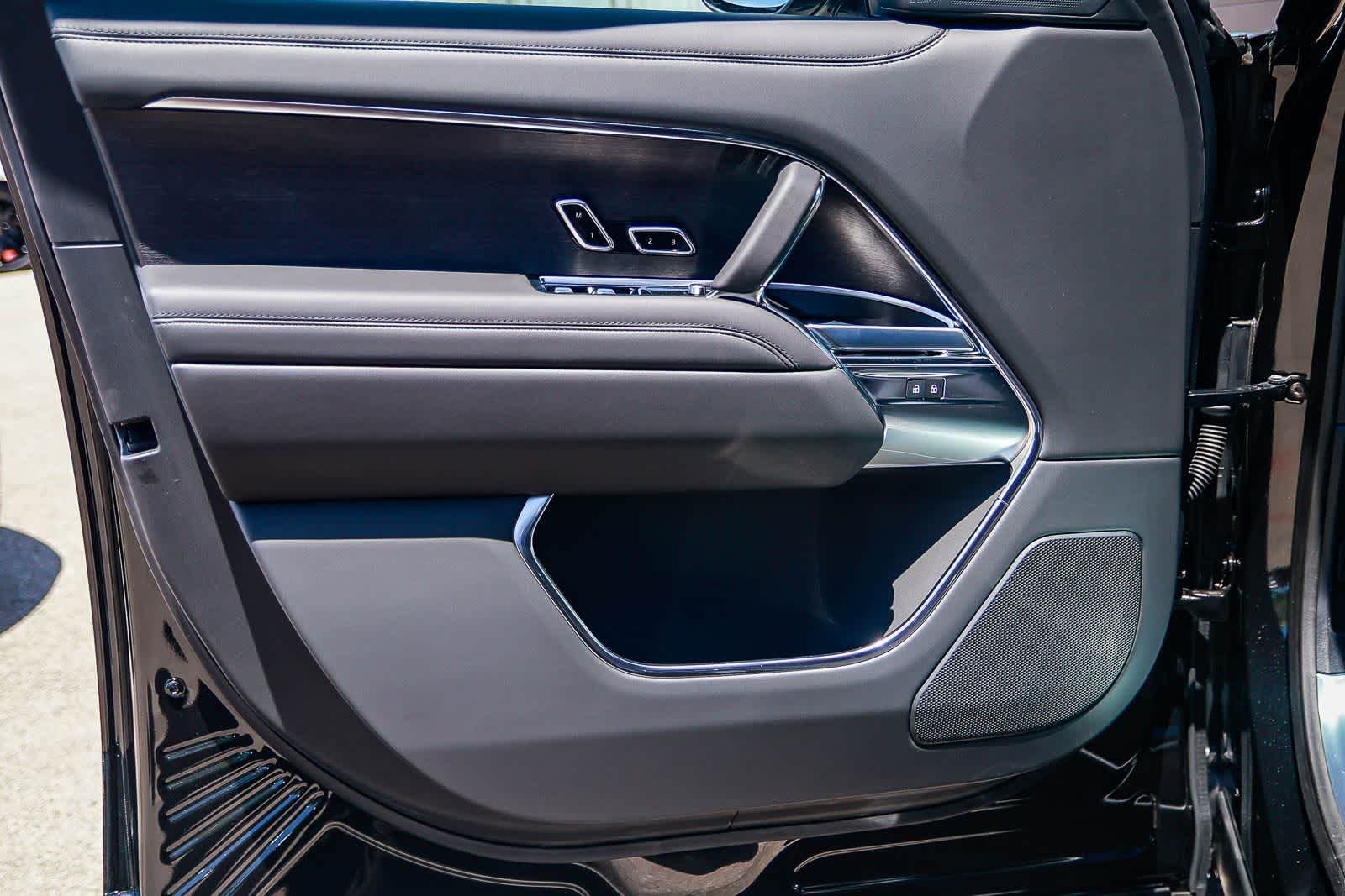 New 2026 Black Land Rover SE image 21
