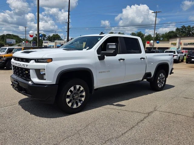 Used 2021 White Chevrolet Custom image 3