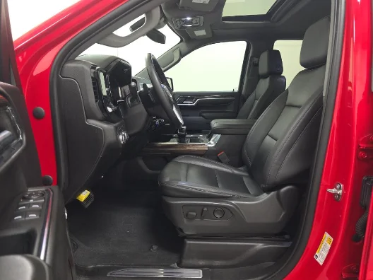 Used 2024 Red GMC Elevation image 3