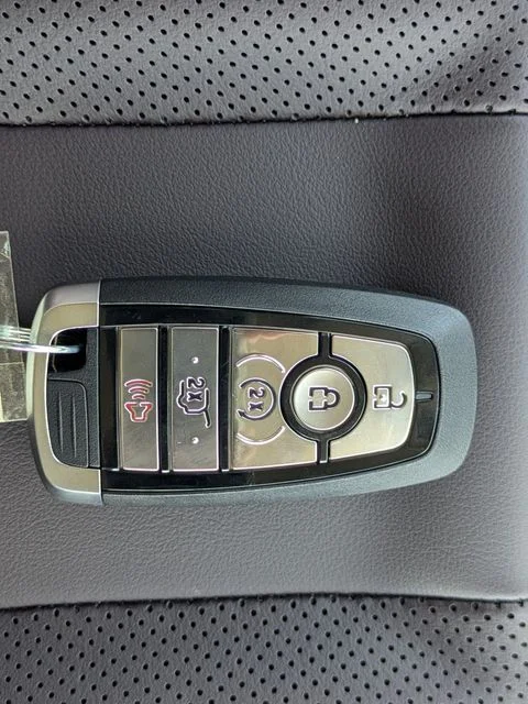 New 2027 Star White Metallic Tri-Coat Ford MAX Platinum image 32