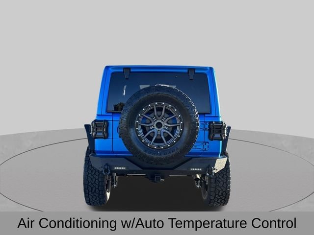 New 2025 Granite Crystal Metallic Clear-Coat Exterior Paint Jeep Sport S image 6