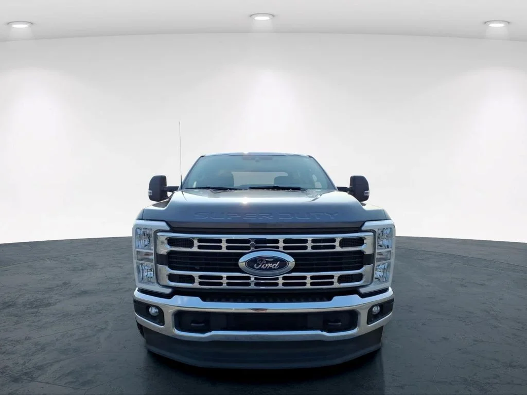 Used 2025 Gray Ford XLT image 4