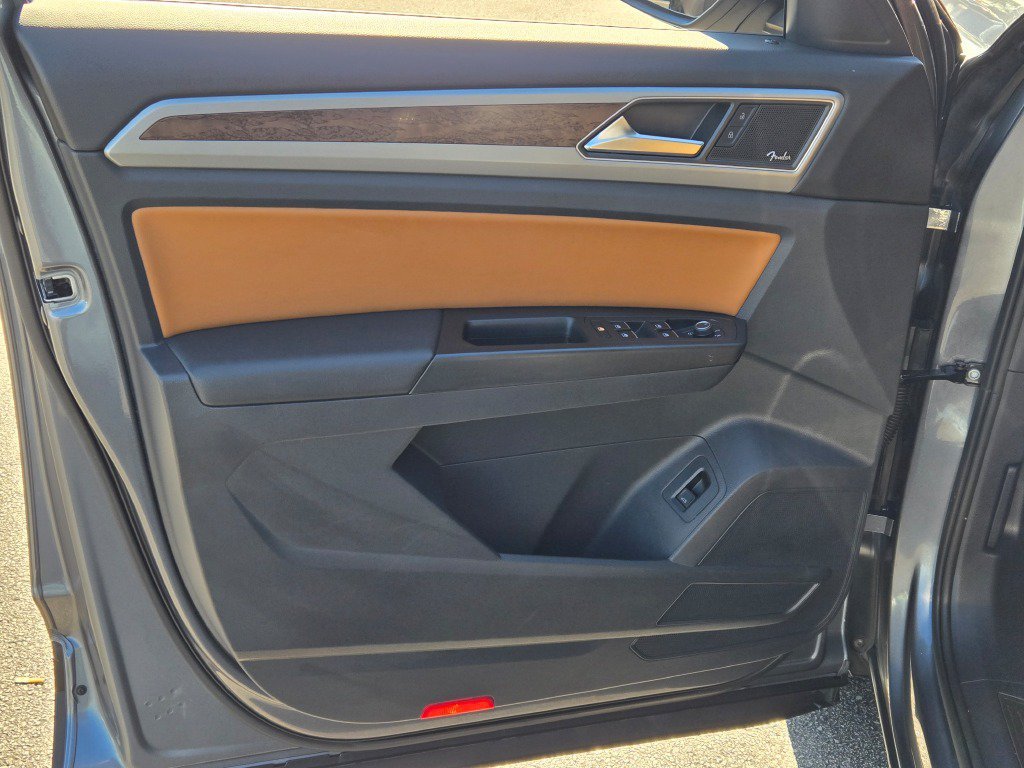 Used 2019 Platinum Gray Metallic Volkswagen SEL Premium image 21