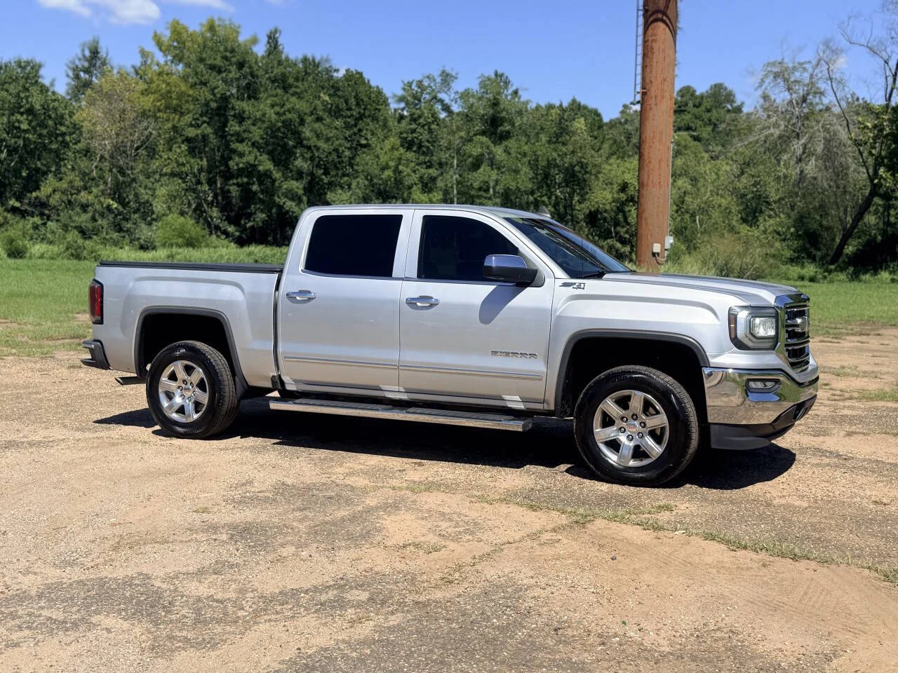 Used 2017 Silver GMC SLT 4x4 4dr Crew Cab 5.8 ft. SB image 7