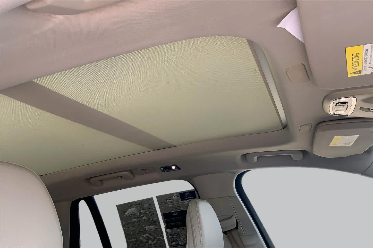 Used 2019 Onyx Black Metallic Volvo Momentum image 14