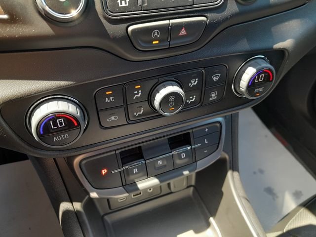 Used 2024 White GMC AT4 image 21