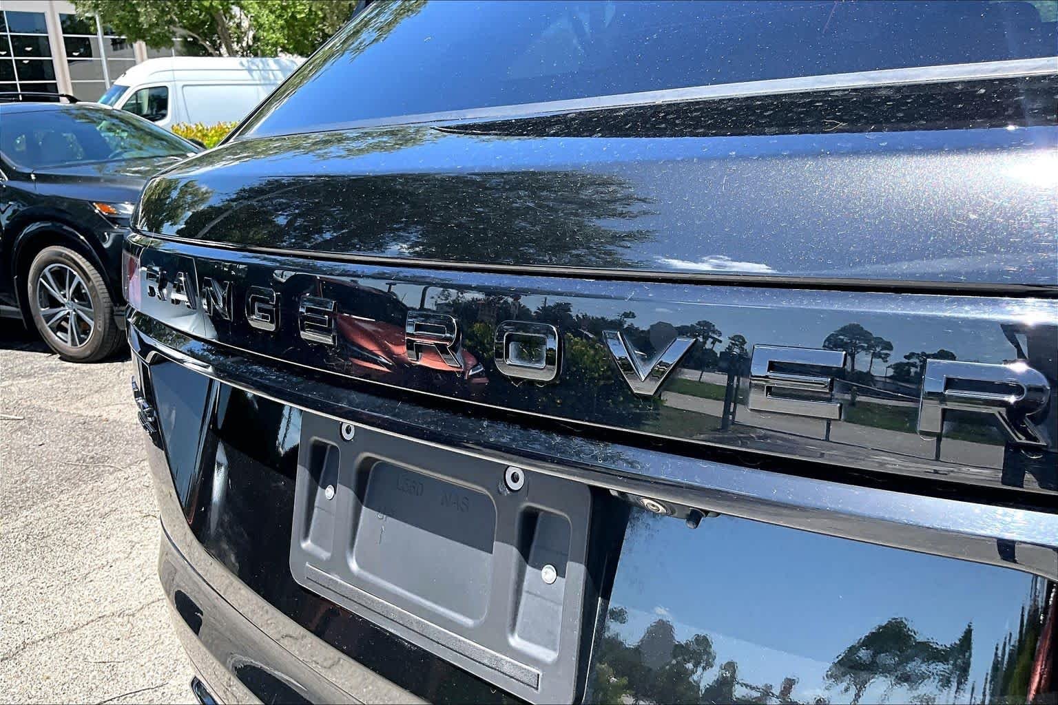 Used 2020  Land Rover R-Dynamic S image 31